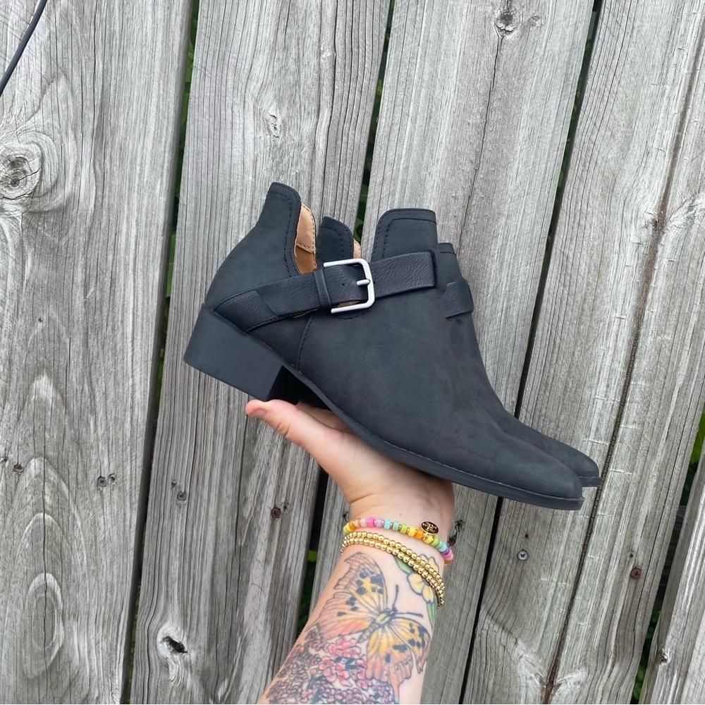 Wonderly Black Charcoal Pointed Ankle Boots with Silver Buckle‎ size 8 - Picture 6 of 6